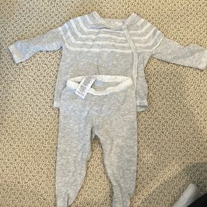 New without tags - never worn 0-3 month Angel dear knit footie set